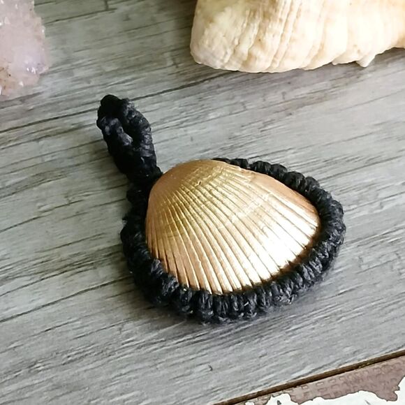 Macrame Shell Pendant, Seashell Jewelry, Gold Shell Pendant 1.75" - Picture 2 of 4